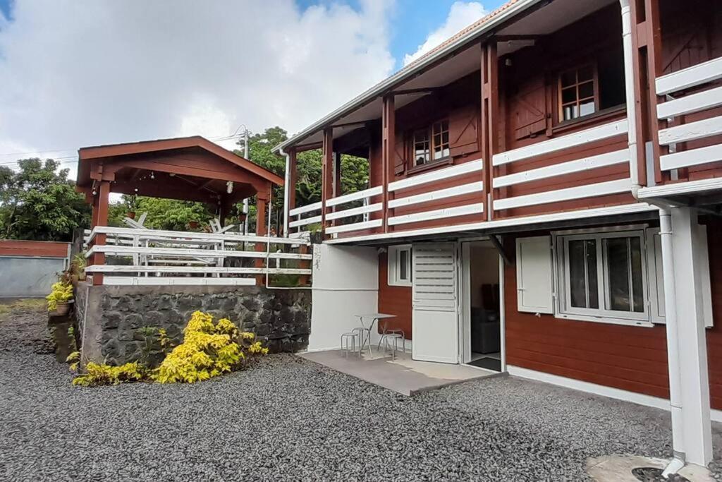 Chalet Des Laves Sainte-Rose Buitenkant foto